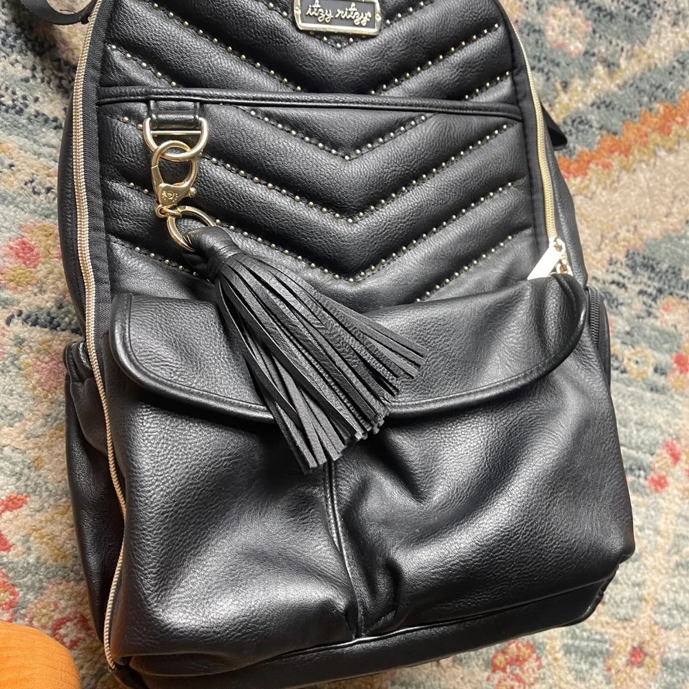 Itzy Ritzy Boss Backpack in Rock and roll- like new condition